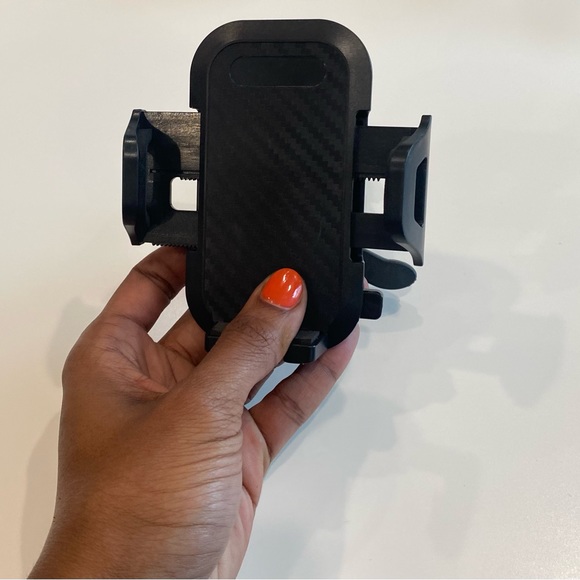 🚗TWO FOR $15 until sold out! 360° Rotating Car Vent Clip Phone Holder - Picture 4 of 12